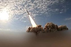 Mỹ - Iran bất ngờ dừng tấn công sau gần hai tuần