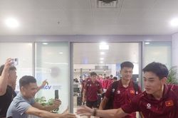 Đội tuyển Việt Nam về H&agrave; Nội, chờ quyết đấu Singapore