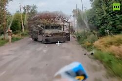 Khoảnh khắc UAV Nga tấn công xe bọc thép HMMWV của quân Ukraine