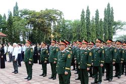 Đại tướng Nguyễn Trọng Nghĩa chủ trì lễ dâng hoa, dâng hương tại Tượng đài Chiến thắng chốt chặn Tàu Ô