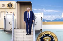 Báo Mỹ tiết lộ việc ông Trump đổi chuyên cơ vì nguy cơ bị ám sát