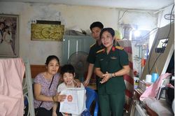 Viện kiểm sát quân sự khu vực 32 tri ân gia đình chính sách, thân nhân liệt sĩ, thương binh