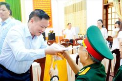 Nghệ An chăm lo người c&oacute; c&ocirc;ng bằng những việc l&agrave;m cụ thể, thiết thực