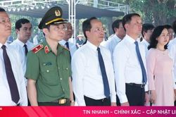 Bí thư Tỉnh ủy và Chủ tịch UBND tỉnh dâng hương tại các nghĩa trang Trường Sơn, Đường 9