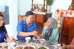 Những mâm cơm nghĩa tình trong căn nhà của các Mẹ Việt Nam Anh hùng