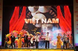 Bồi đắp sức mạnh con người Việt Nam từ văn hóa cơ sở, gia đình và tri thức số