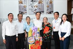 Bí thư Thành ủy Thành phố Hồ Chí Minh tri ân người có công tại Côn Đảo
