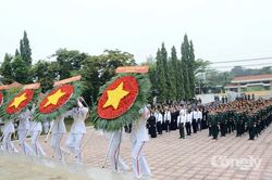 Đại tướng Nguyễn Trọng Nghĩa dâng hương tưởng niệm liệt sĩ tại Đồng Nai