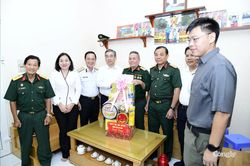 TP.HCM tri &acirc;n gia đ&igrave;nh ch&iacute;nh s&aacute;ch, lực lượng vũ trang