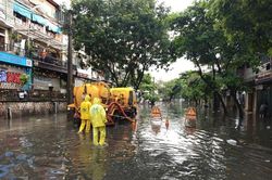 Hà Nội mưa lớn diện rộng, xuất hiện nhiều điểm dềnh nước cục bộ