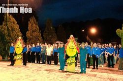 Tỉnh đoàn Thanh Hóa thắp nến tri ân tại Nghĩa trang liệt sĩ Quốc tế Đồng Tâm