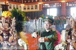 Thứ trưởng Bộ Công an Lê Văn Tuyến tri ân người có công tại An Giang