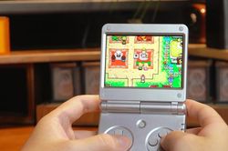 Anbernic RG SP: Máy chơi game vỏ sò hoài cổ lộ diện khả năng giả lập đa dạng