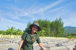 Hơn 40 năm thầm lặng trông nom nghĩa trang liệt sĩ