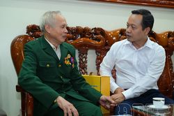 Bí thư Tỉnh ủy Trần Tiến Dũng thăm, tặng quà người có công tại phường Điện Biên Phủ