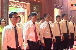 Tỉnh Ủy - HĐND - UBND - Ủy ban MTTQ Việt Nam tỉnh Điện Biên dâng hương tri ân các anh hùng liệt sĩ