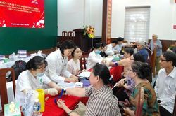 Thu nhận mẫu ADN của thân nhân liệt sĩ tại khu vực phía nam Khánh Hòa