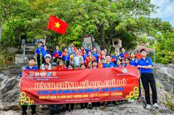 Phường Tây Nha Trang phối hợp tổ chức dâng hương tại Địa điểm lưu niệm Tàu C235