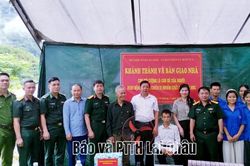 Bàn giao nhà ở cho gia đình người có công tại xã Bum Nưa