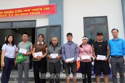 Phân bổ kinh phí hỗ trợ các gia đình bị ảnh hưởng bởi thiên tai tại xã Mường Than