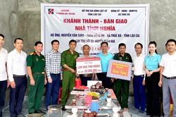 Bàn giao 2 căn nhà tình nghĩa cho thân nhân liệt sĩ ở xã Thác Bà