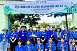 Động viên các đội hình Mùa hè xanh đang thực hiện nhiệm vụ tại cơ sở