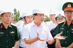 Chủ tịch UBND tỉnh Lâm Đồng Hồ Văn Mười kiểm tra tiến độ các dự án trường học biên giới
