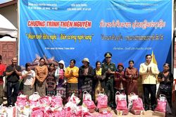Chương trình 'Thắm tình hữu nghị-Biên cương ngời sáng'