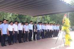 Đồng chí Bộ trưởng Bộ Y tế tri ân các anh hùng liệt sĩ và gia đình chính sách