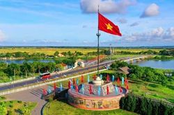 Hiền Lương-Bến Hải, văn chương đi c&ugrave;ng năm th&aacute;ng