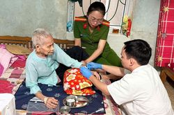 Xúc động ngày lấy mẫu ADN thân nhân liệt sĩ