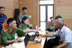 Công an tỉnh Tuyên Quang thu nhận mẫu sinh phẩm ADN của gần 50 thân nhân các liệt sĩ