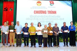 Trao quà gia đình chính sách và tổ chức bữa cơm cùng mẹ tại phường An Tường và Minh Xuân