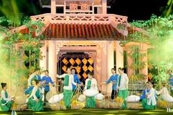 Kể chuyện về b&uacute;n b&ograve; Huế qua show diễn nghệ thuật