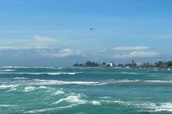 Chìm tàu cá giữa biển, 3 ngư dân mất tích