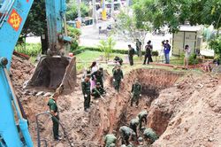 TP. Hồ Chí Minh: Mở rộng tìm kiếm sau khi phát hiện hố chôn tập thể thứ hai tại Công viên Lê Thị Riêng