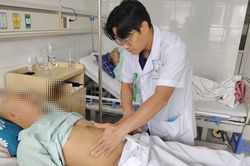 Đau bụng lan ra sau lưng, phát hiện ung thư tụy xâm lấn mạch máu lớn