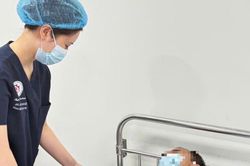 Chủ quan với bệnh sởi, nhiều người lớn nhập viện