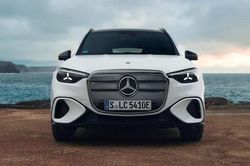 Mercedes-Benz GLC đời mới giá tạm tính gần 3,4 tỷ đồng