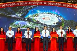L&acirc;m Đồng kh&aacute;nh th&agrave;nh Quảng trường Gia Nghĩa