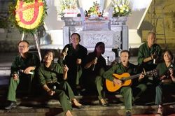 Phường Tây Hồ thắp nến tri ân các Anh hùng Liệt sĩ