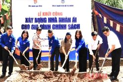 Chương trình 'Thắp sáng biên cương - Lan tỏa nghĩa tình' tại xã Quang Trung