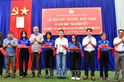 Bàn giao 40 căn nhà Đại đoàn kết do Tập đoàn Phú Cường hỗ trợ