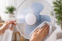 Cách vệ sinh quạt điện không cần dùng nước hay tháo khung: Chỉ 5 phút sạch bong