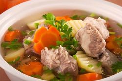 3 nhóm người nên hạn chế ăn canh hầm xương để tránh ảnh hưởng sức khỏe