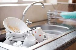 Nhiều người có thói quen ngâm bát đĩa qua đêm nhưng lại bỏ qua điều quan trọng này