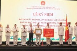 Viện Kiểm s&aacute;t nh&acirc;n d&acirc;n TPHCM đ&oacute;n nhận Danh hiệu Anh h&ugrave;ng Lao động