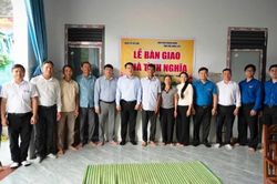 Xã Tuy Đức bàn giao Nhà tình nghĩa cho gia đình có hoàn cảnh khó khăn