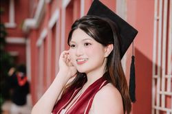 Từ mê đồ ăn Hàn đến nữ thủ khoa được giữ lại trường làm giảng viên thỉnh giảng