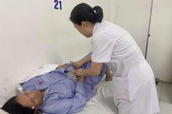 6 tháng rụng tóc, nổi ban đỏ, cô gái 22 tuổi ngỡ ngàng khi nhận chẩn đoán